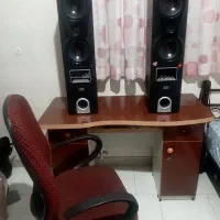 میز تحریر و کامپیوتر  با صندلی اداری واسپیکر و کیث