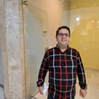 مغازه در طبقه اول پاساژ آریس جنب آسانسور