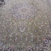 فروش ۳ تخته فرش ۹ متری و یک دست نهار خوری ۴ نفره