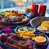 12 نفر کارگرساده تا ماهر در رستوران بین المللی|استخدام خدمات فروشگاه و رستوران|تهران, فرمانیه|دیوار