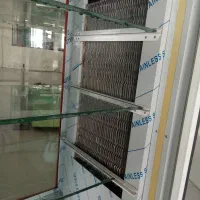 یخچال بسیار تمیز ودر حد نو.تمام استیل