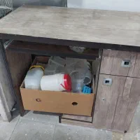میز تحریر وکامپیوتر