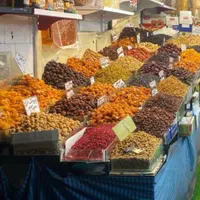 ویترین مغازه با چهل نوع تنوع بار
