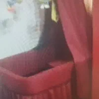 تخت خواب کنار مادر گهواره شو