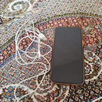 ایفون ۱۳ پشت شکسته باتری نداره