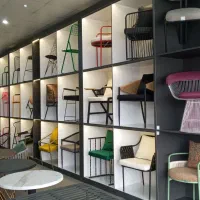 دنیای میز و صندلی فلزی