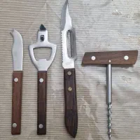 ست چوبی، پارچ سفال، شمعدان جاشمعی، قندان، سیرله کن|ظروف پخت‌وپز|رشت, رودباری|دیوار