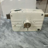 قفل درحیاط