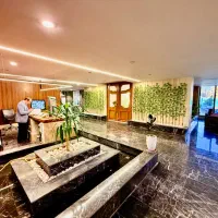 واحد ۱۳۷متری/فول‌امکانات/کاخ*