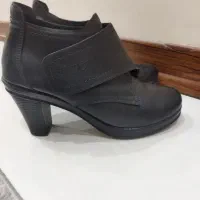 بوت چرم و صندل