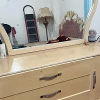 میز آرایش آینه دار همراه با صندلی و دو عدد پاتختی