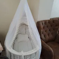 گهواره کنار مادر