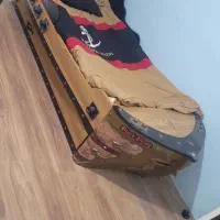 تخت نوجوان دزدان دریایی