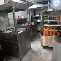 لوازم ساندویچی یخچال ایستاده و میز صندلی و فر