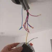 برقکاری و تعمیرات برق ساختمان.
