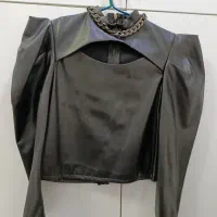 بلوز چرم سایز ۳ که برای سایز ۴۴،۴۶ اندازه میشه