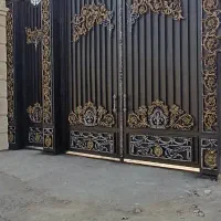 به چند نفر نقاش ماهر و نیمه ماهر روز مزدی