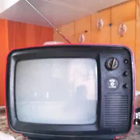 دو عدد تلویزیون روشن