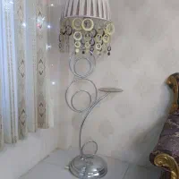آباژور ایستاده