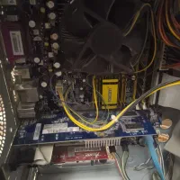 فروش کامپیوتر و مانیتور قدیمی همراه کیبورد قدیمی