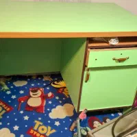 میز تحریز و کامپیوتر