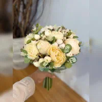 گل عروس سایز متوسط با گل مصنوعی