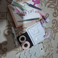 مقداری لوازم مژه و لیفت ابرو
