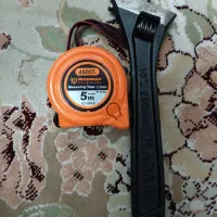 یک عدد اچار فرانسه10 و متر 5متری