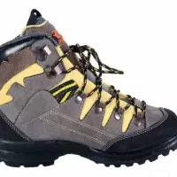 مدلهای متنوع کفش های زمستانی و کوهنوردی|کیف، کفش، کمربند|همدان, |دیوار