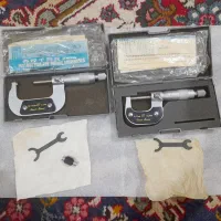 دو عدد میکرومتر ۲۵-۰ و ۵۰-۲۵ با جعبه