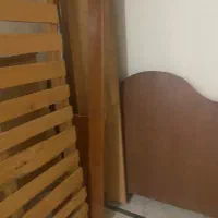 تخت یک نفره چوبی به همراه کشو لباس بسیار بزرگ|تخت و سرویس خواب|مشهد, شهید بهشتی|دیوار