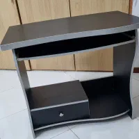 میز تحریر و کامپیوتر