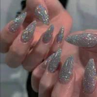 کاشت ناخن با تخفیف ویژه برای عکاسی پیج