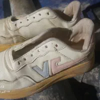 کفش|کیف، کفش، کمربند|رشت, عینک|دیوار