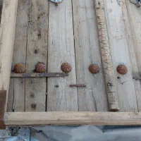 یک عدد درب حیاطی چوبی با دوعدد پنجره چوبی|مصالح و تجهیزات ساختمان|نیشابور, فضل|دیوار