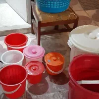 سطل پلاستیکی بزرگ و کوچک