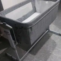 تخت کنار مادر