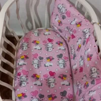 تخت کنار مادر