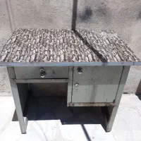 میز فلزی