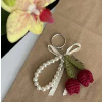 آویز و جاکلیدی و عروسک و کلاه