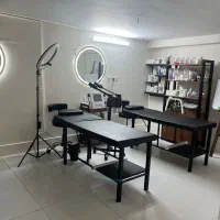 اجاره لاین مژه و فشیال در سالنی دلباز و حیاط دار