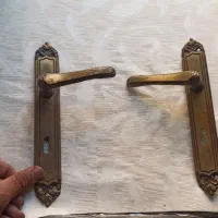 دستگیره در خیلی قدیمی.از جنس برنج