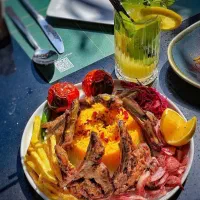 استخدام تضمینی نیرو برای کار در کافه رستوران