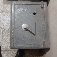 گاو صندوق بدون قفل|ابزارآلات|مشهد, کوه سنگی|دیوار