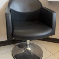 تعدای‌ وسایل ارایشگاهی درحد نوکمتر از ۸ماه استفاده