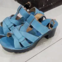 کفش و لباس بچگانه