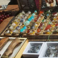 مقداری نقره  و ساعت و تسبیح انگشتر چاقو