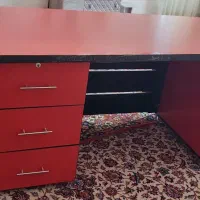 میز مدیریت و کارمندی