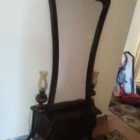 آیینه وشمعدان ومیز تلفن