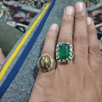 انگشتر زمرد و حدید طلا کوب